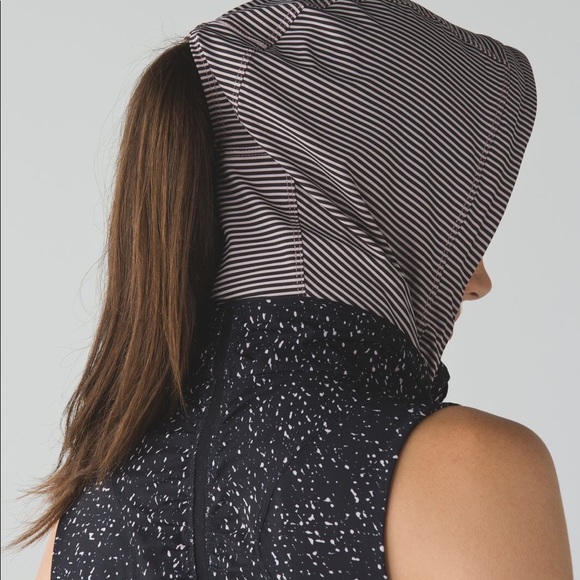 Lululemon go distance vest butterfly texture sz 2 - Picture 4 of 6